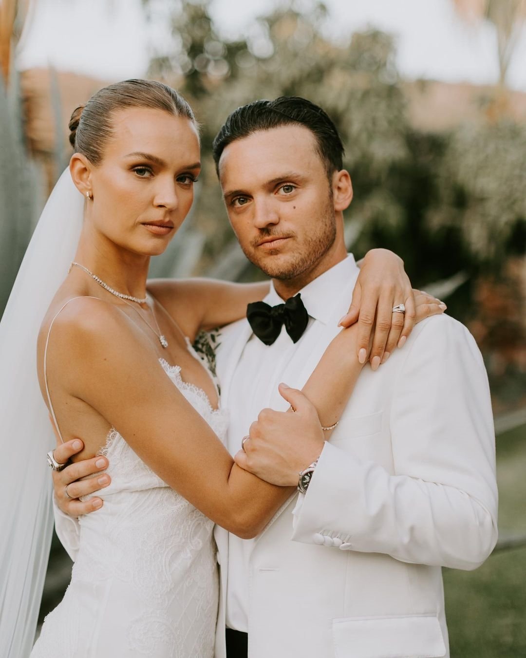 Josephine Skriver ile Alexander DeLeon Evlendi