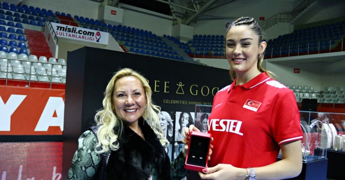 Bee Goddess milli voleybol takımlarının resmi sponsoru oldu
