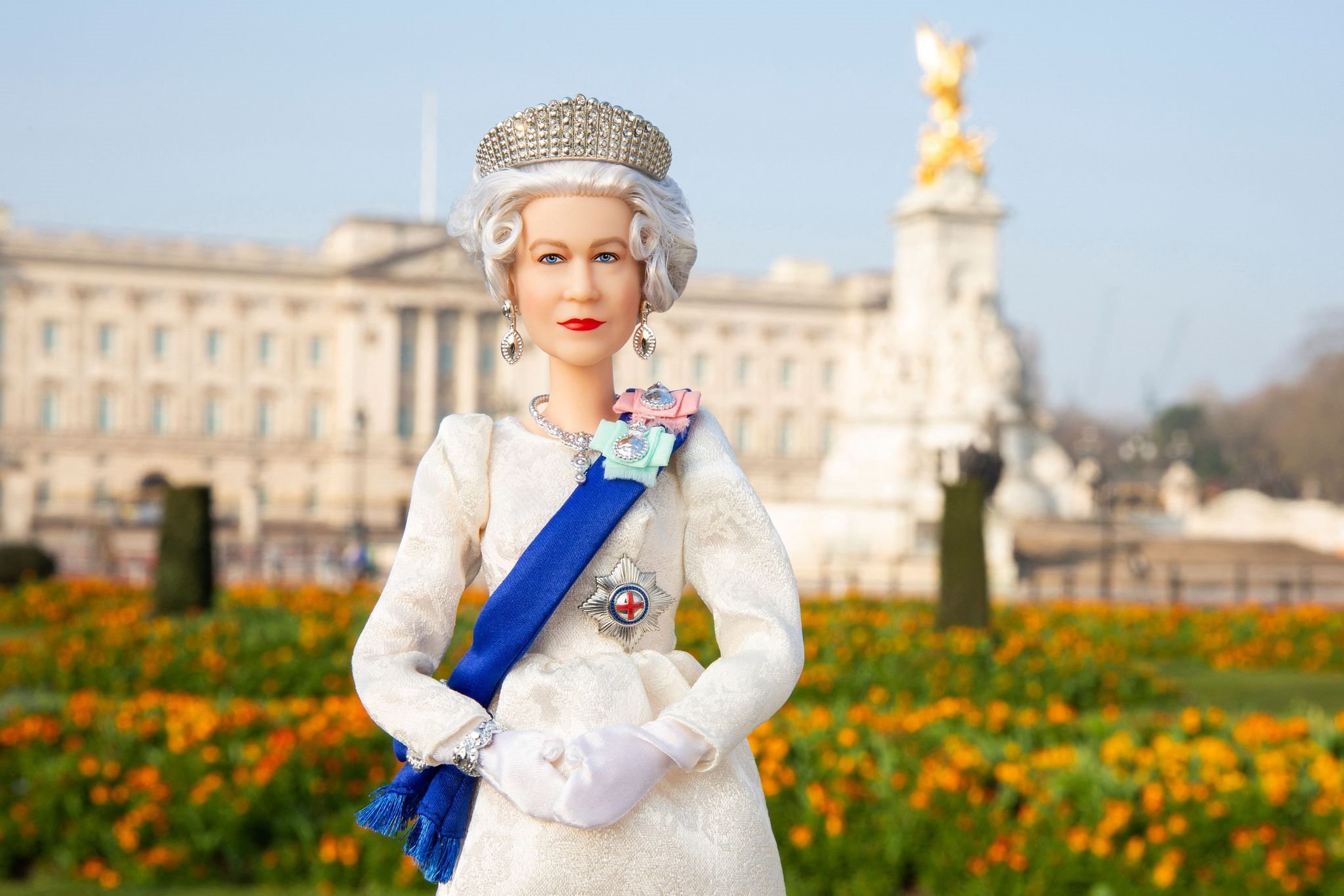 Kraliçe II. Elizabeth Barbie Oldu