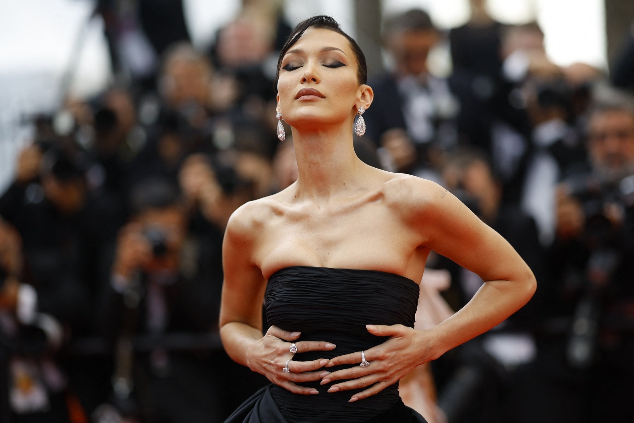 Bella Hadid, Cannes Film Festivali'ne Geri Döndü