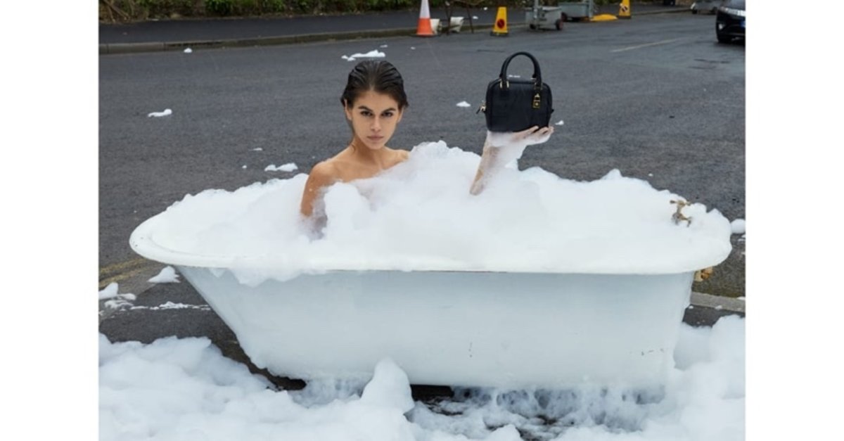 Kaia Gerber'den Loewe Sürprizi