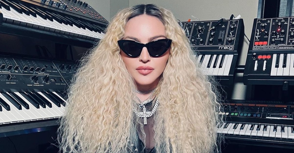 Madonna'dan Yeni Albüm Sürprizi