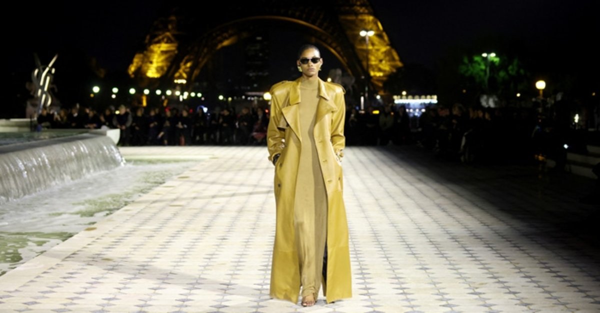 Saint Laurent İlkbahar/Yaz 2023: Paris Cazibesi