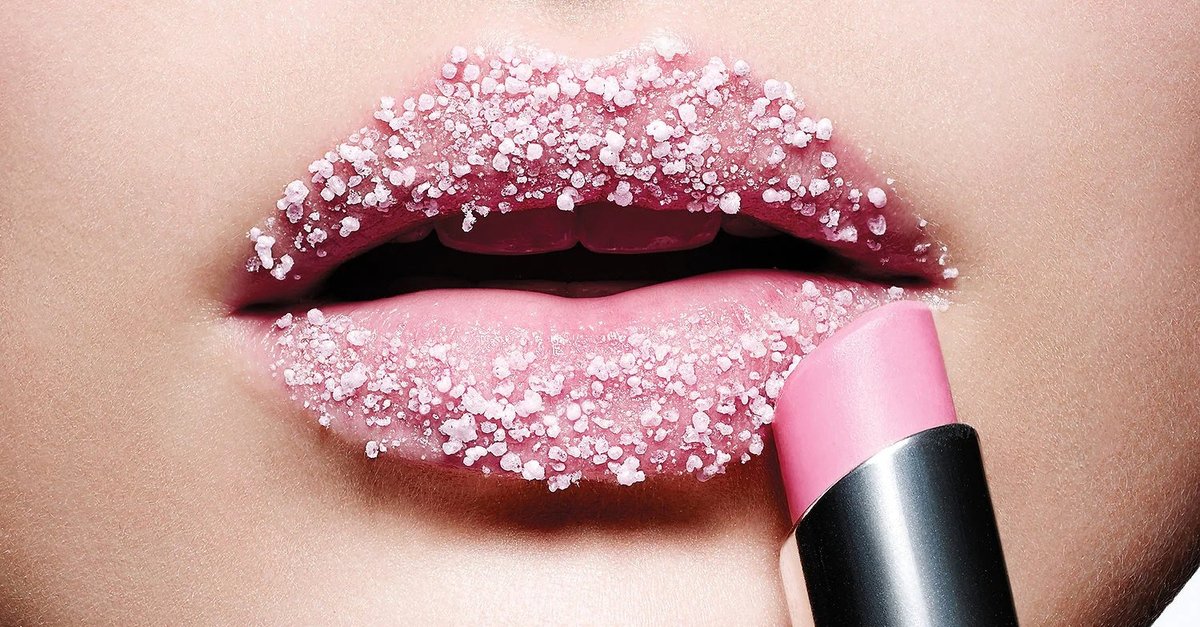 Kuru ve Çatlamış Dudaklar İçin En İyi 10 Dudak Peelingi