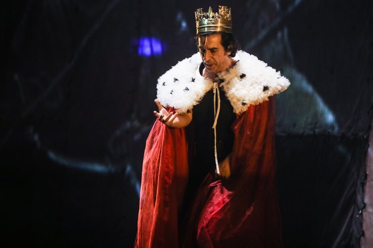 Okan Bayülgen "Richard"da Kızıyla Aynı Sahneyi Paylaşıyor