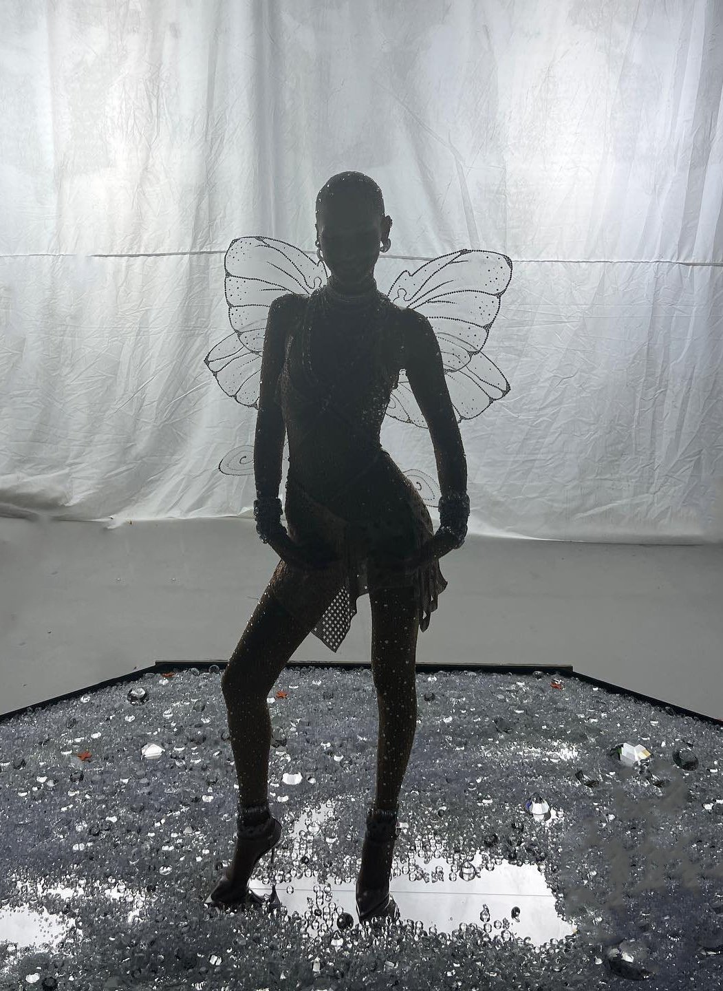 Bella Hadid'in Peri Kostümü