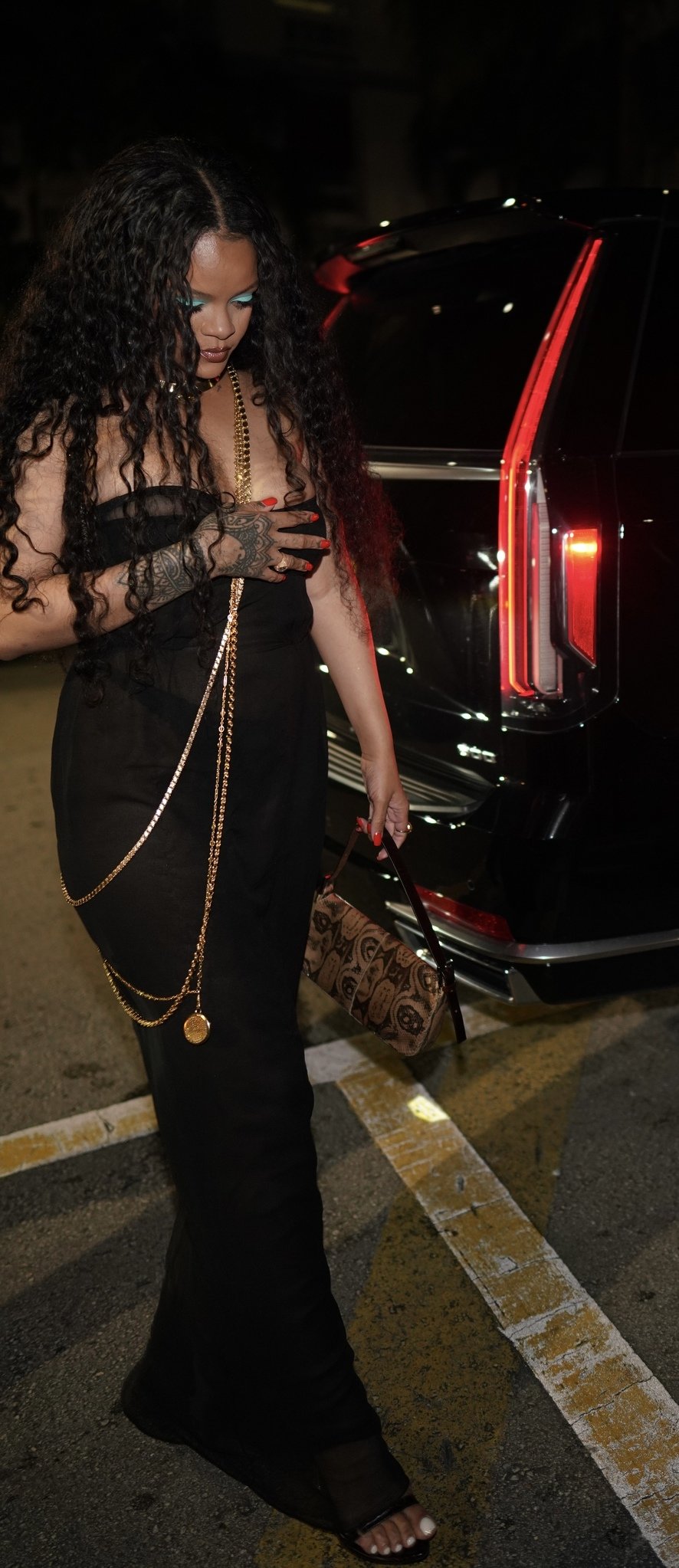 Rihanna Vücut Zinciri Trendini Başlatıyor