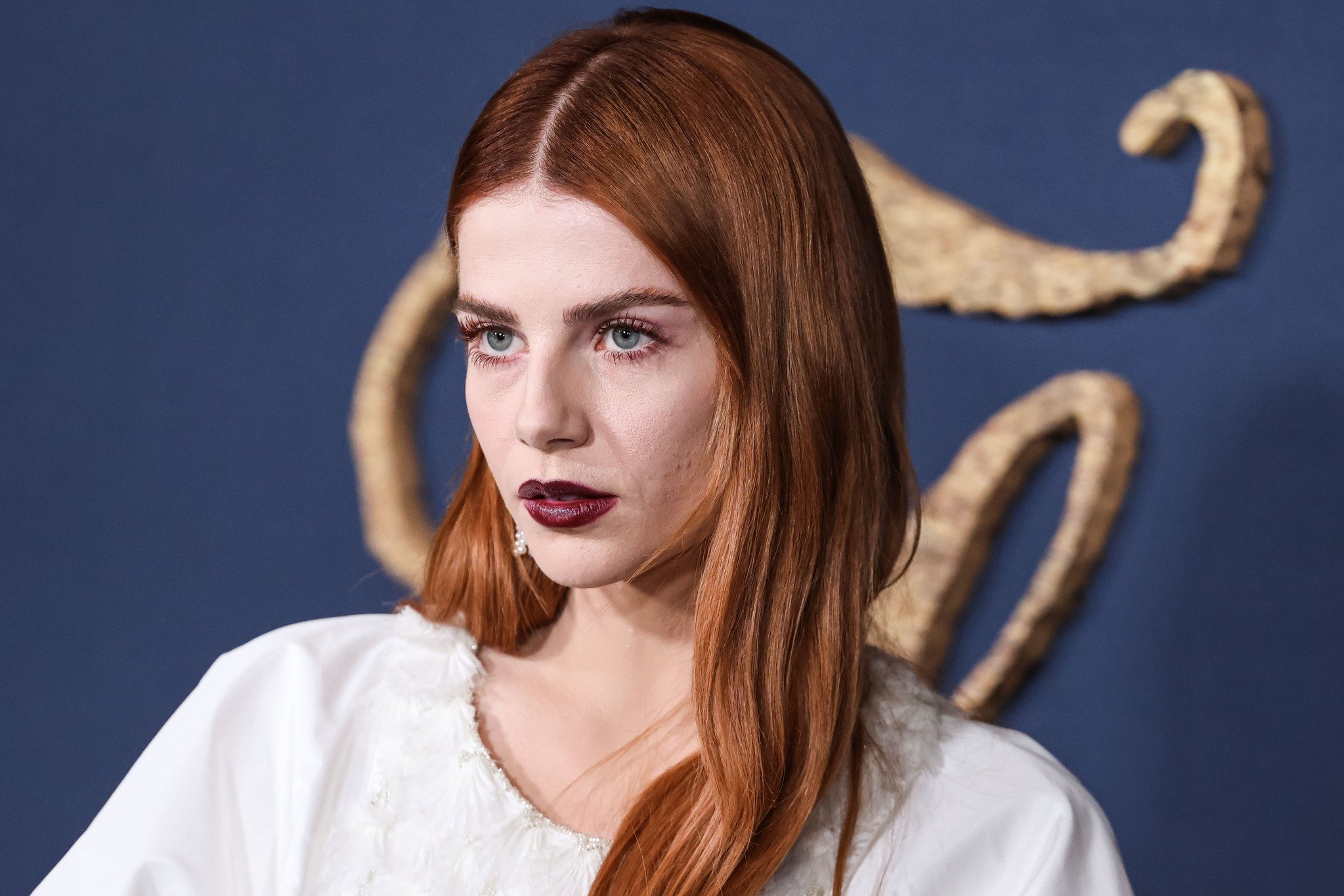 Lucy Boynton'ın Modern Gotik Makyajı