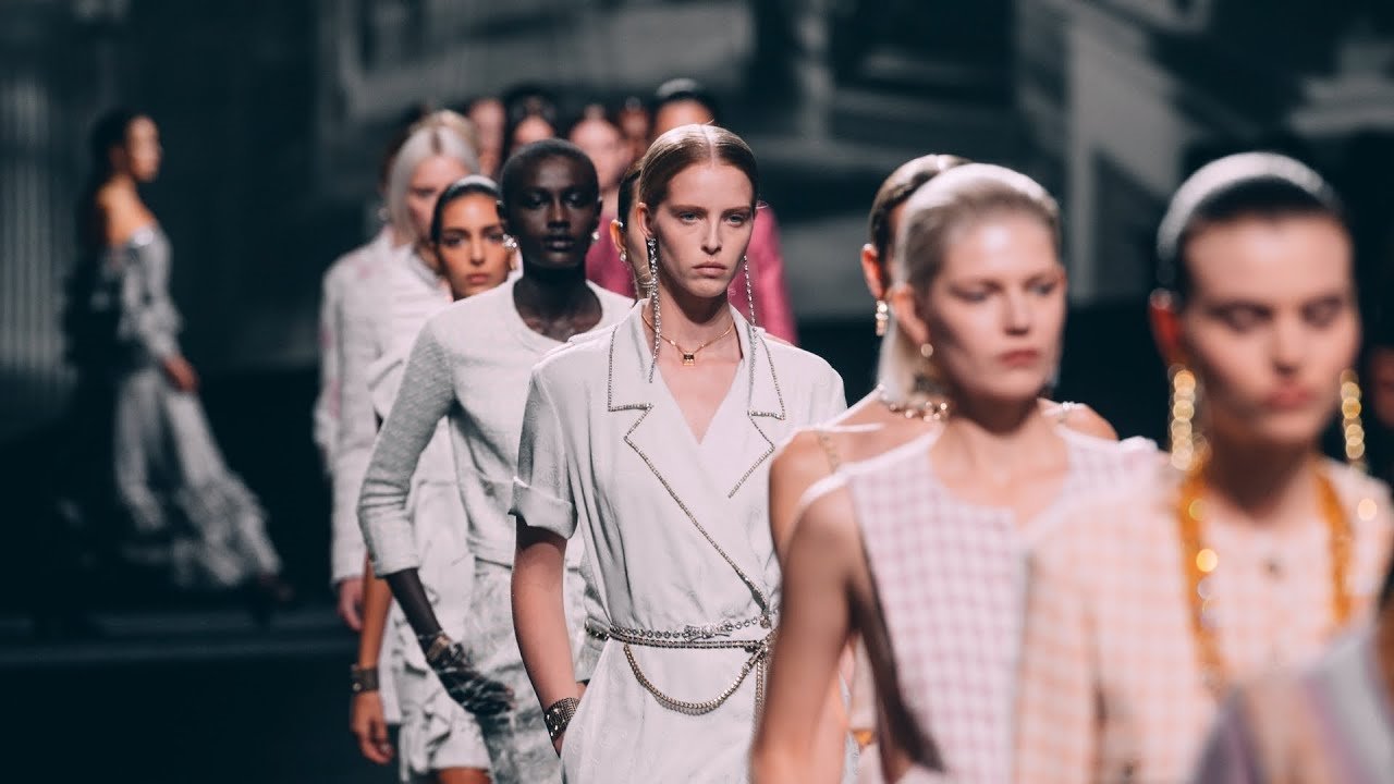 Chanel'in Cruise 2023 Koleksiyonu Los Angeles Yolcusu