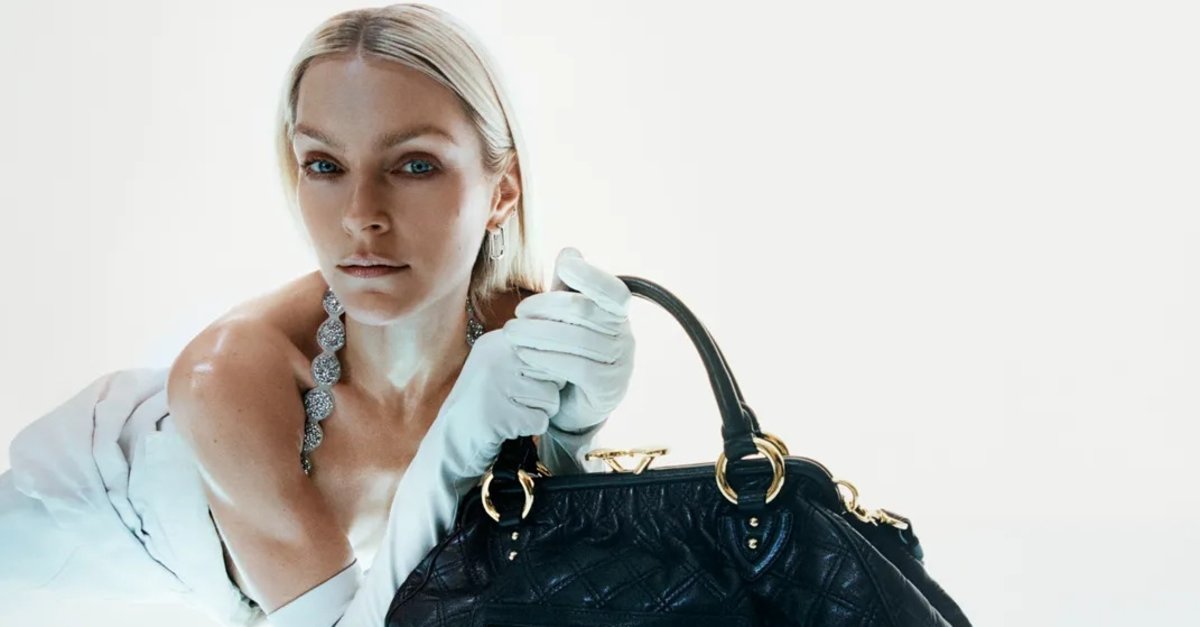 Marc Jacobs'un İkonik Çantası Yeniden Sahnede