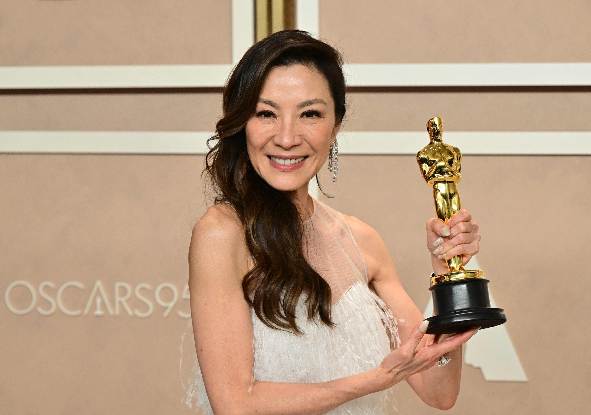 Michelle Yeoh Oscar Tarihine Geçti