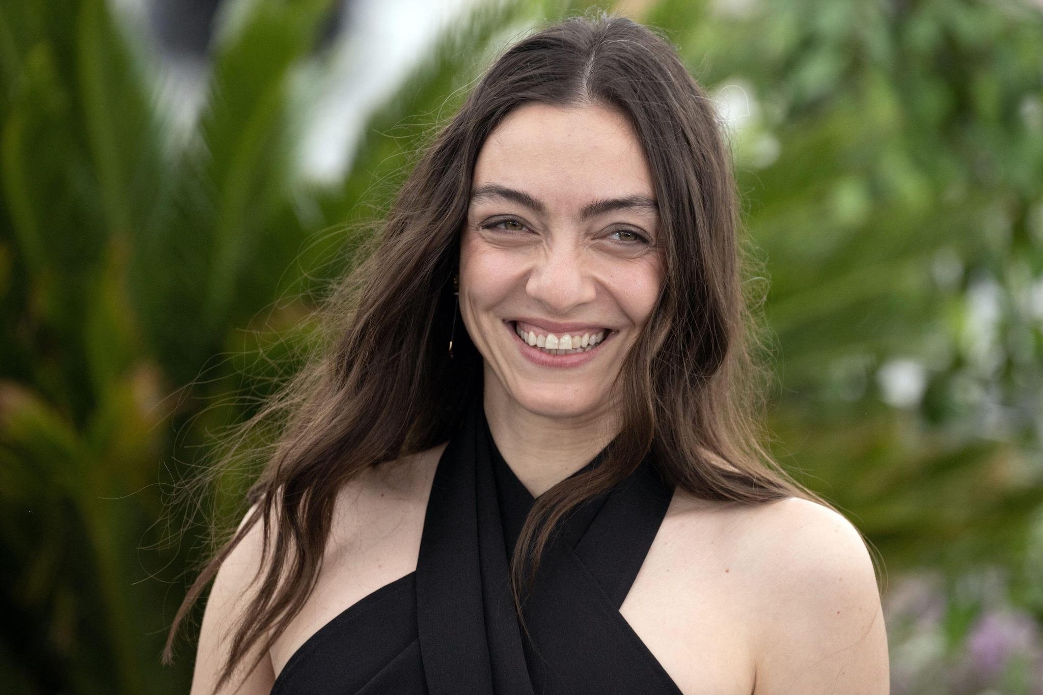 Merve Dizdar Cannes Film Festivali'nde En İyi Kadın Oyuncu Ödülünü Aldı