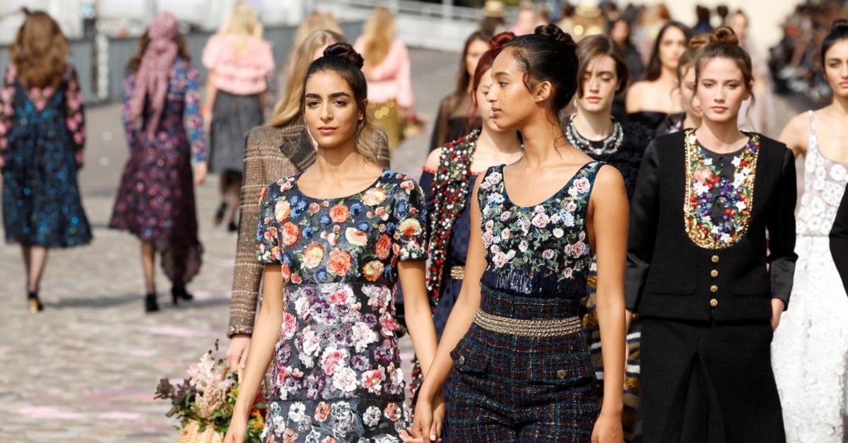 2023-24 Paris Haute Couture Moda Haftası’nda Jane Birkin enerjisi 