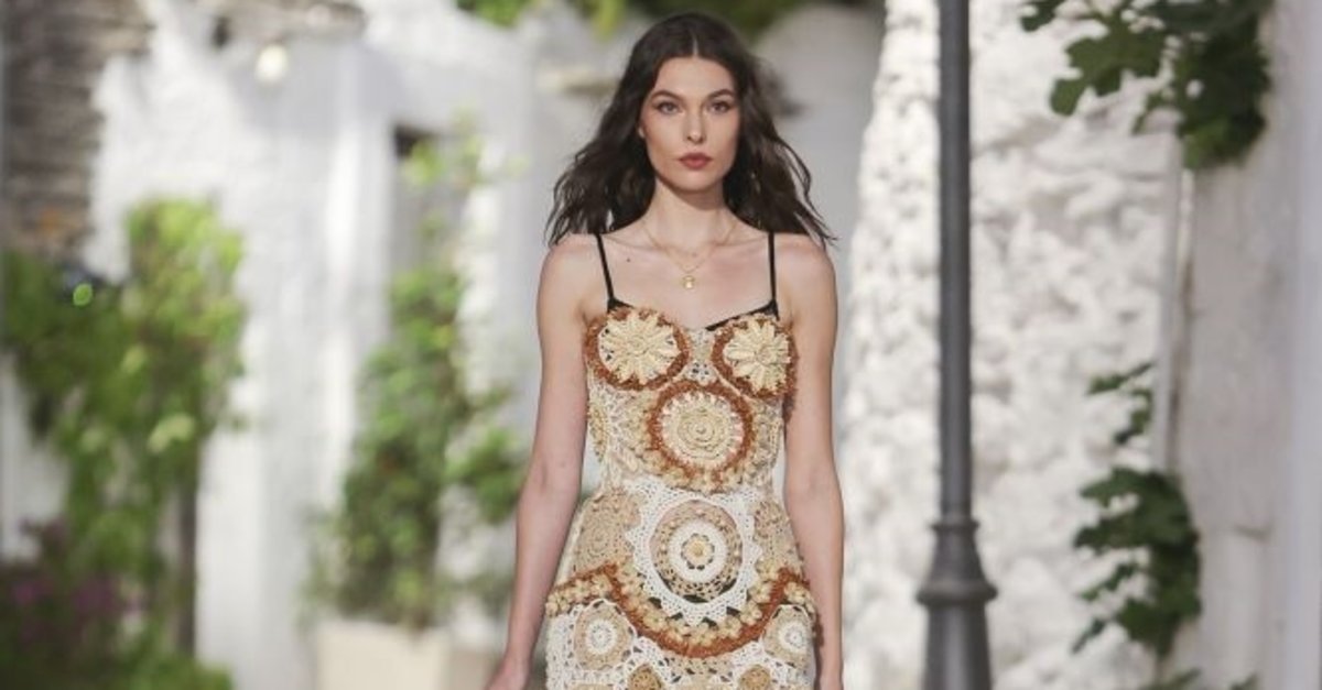 Dolce & Gabbana Alta Moda 2023’te kristallerin yerini kroşeler alıyor
