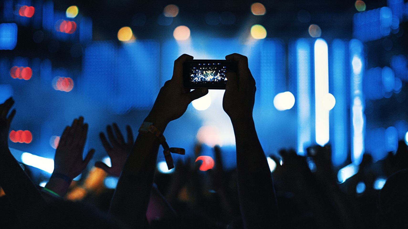 Akıllı Telefonlara Konser Yasağı