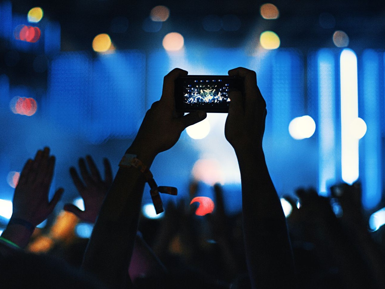 Akıllı Telefonlara Konser Yasağı