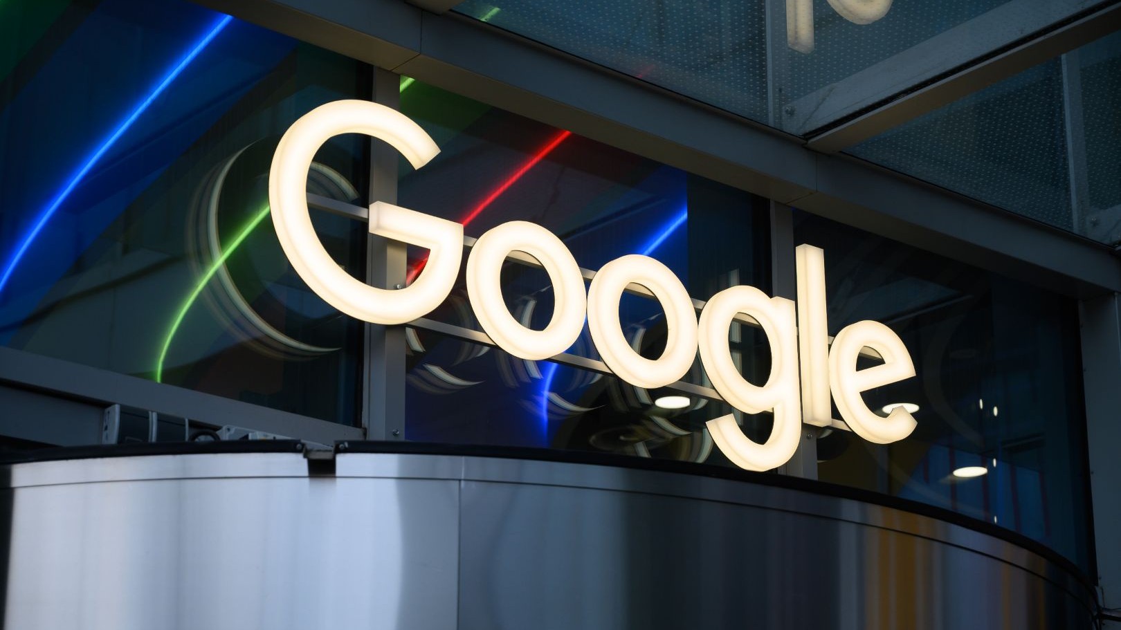 Yapay Zeka Uydurdu, Sorumlusu Google Oldu: Dijital Dünyayı Sarsacak Mahkeme Kararı