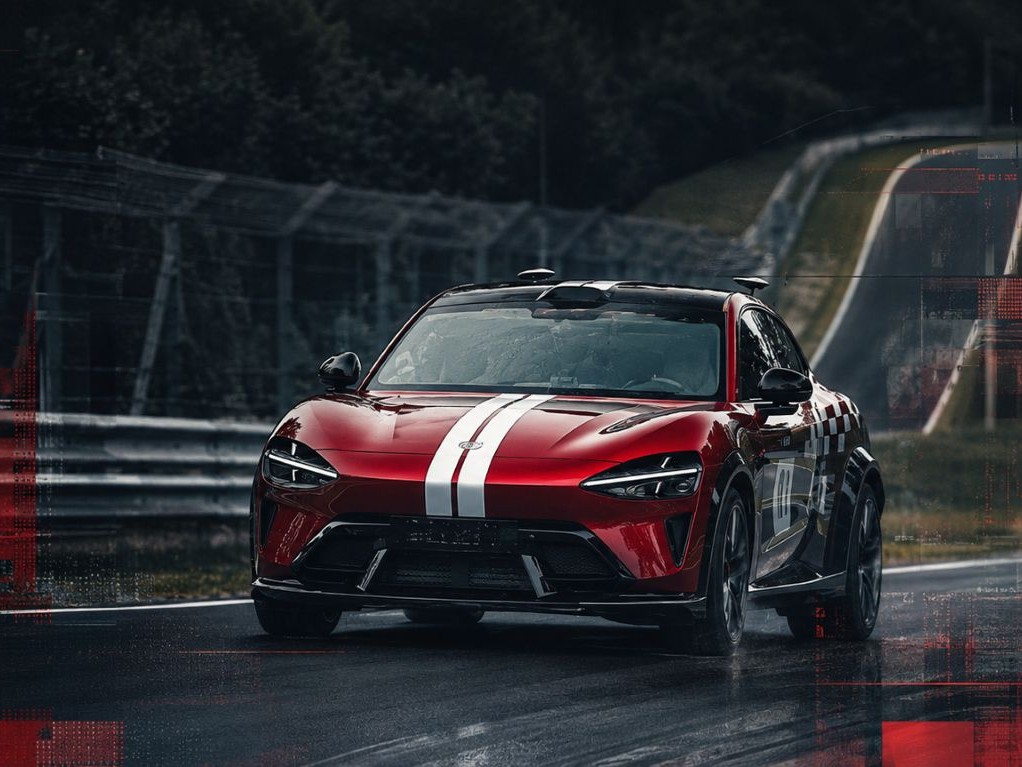 Nürburgring’de Sürücüsüz Tur: Otonom Sürüşte Kronometre ve Apex Döngüsü