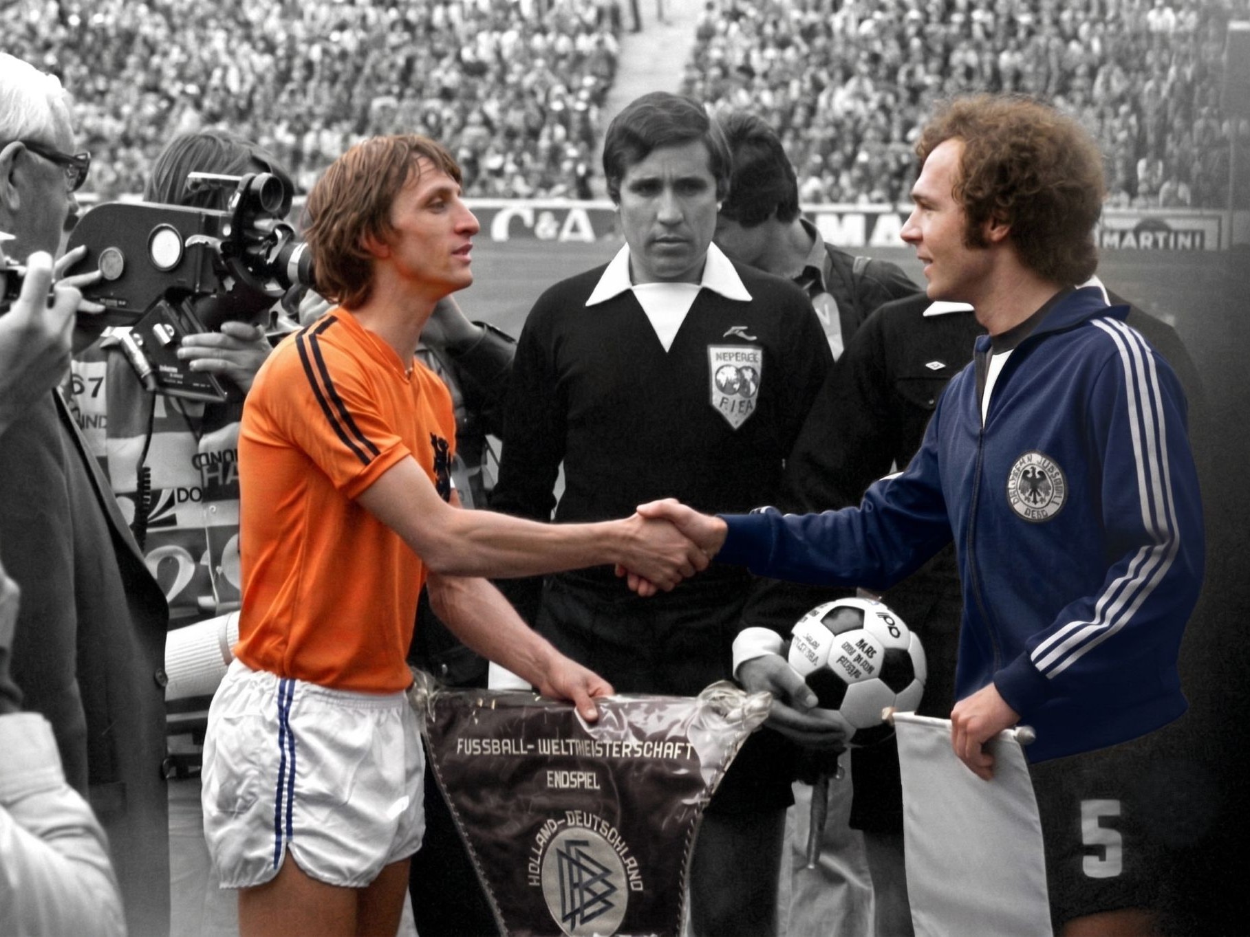 1974 Batı Almanya: Futbol Tam Teşekküllü bir Endüstriye Dönüşüyor